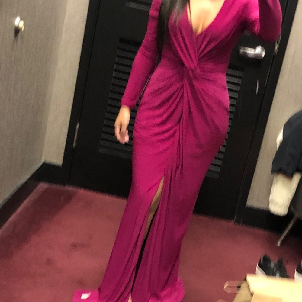 Vince Camuto Twist Front Long Sleeve Gown (Size 2)